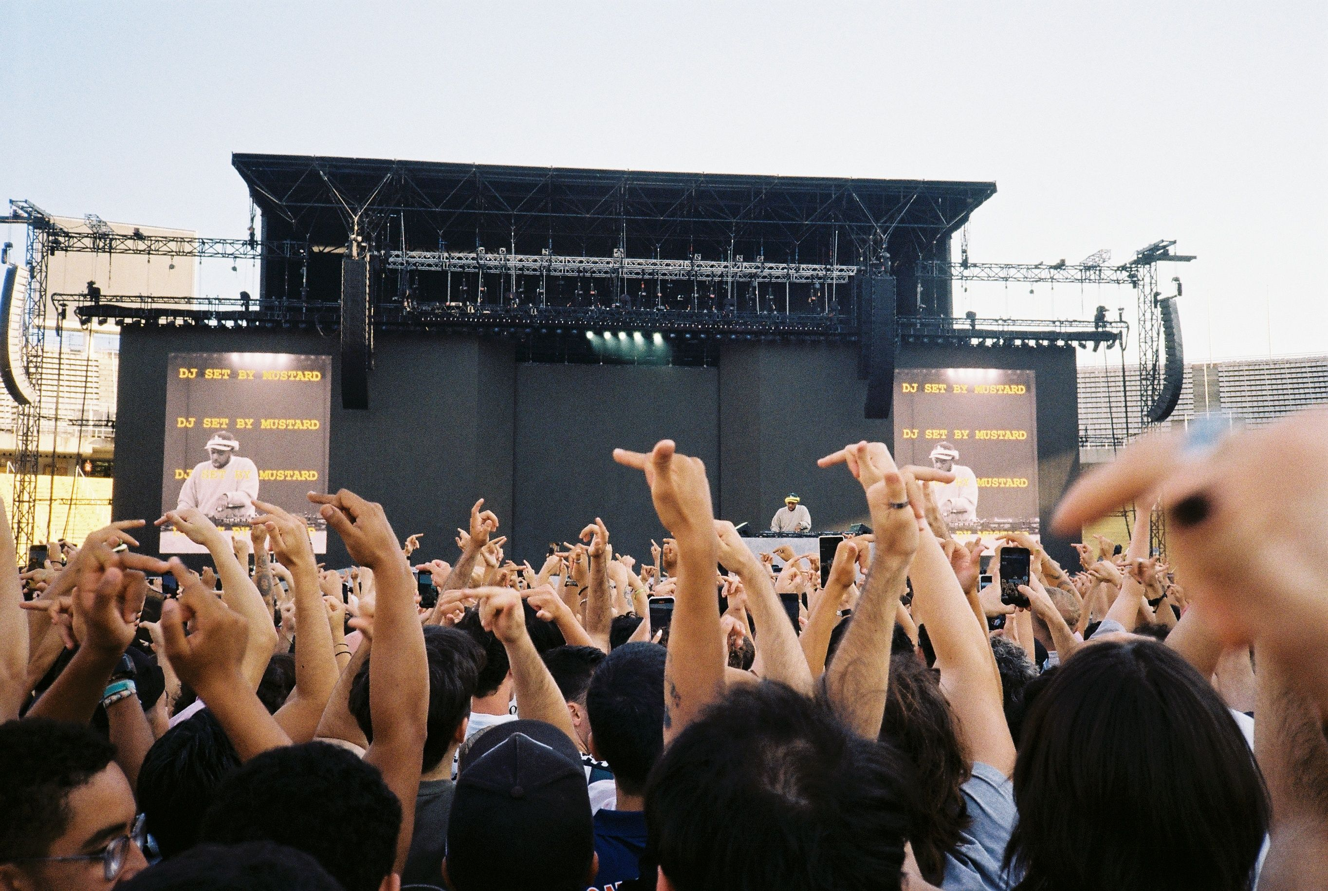 Ο Mustard ανοίγει την συναυλία