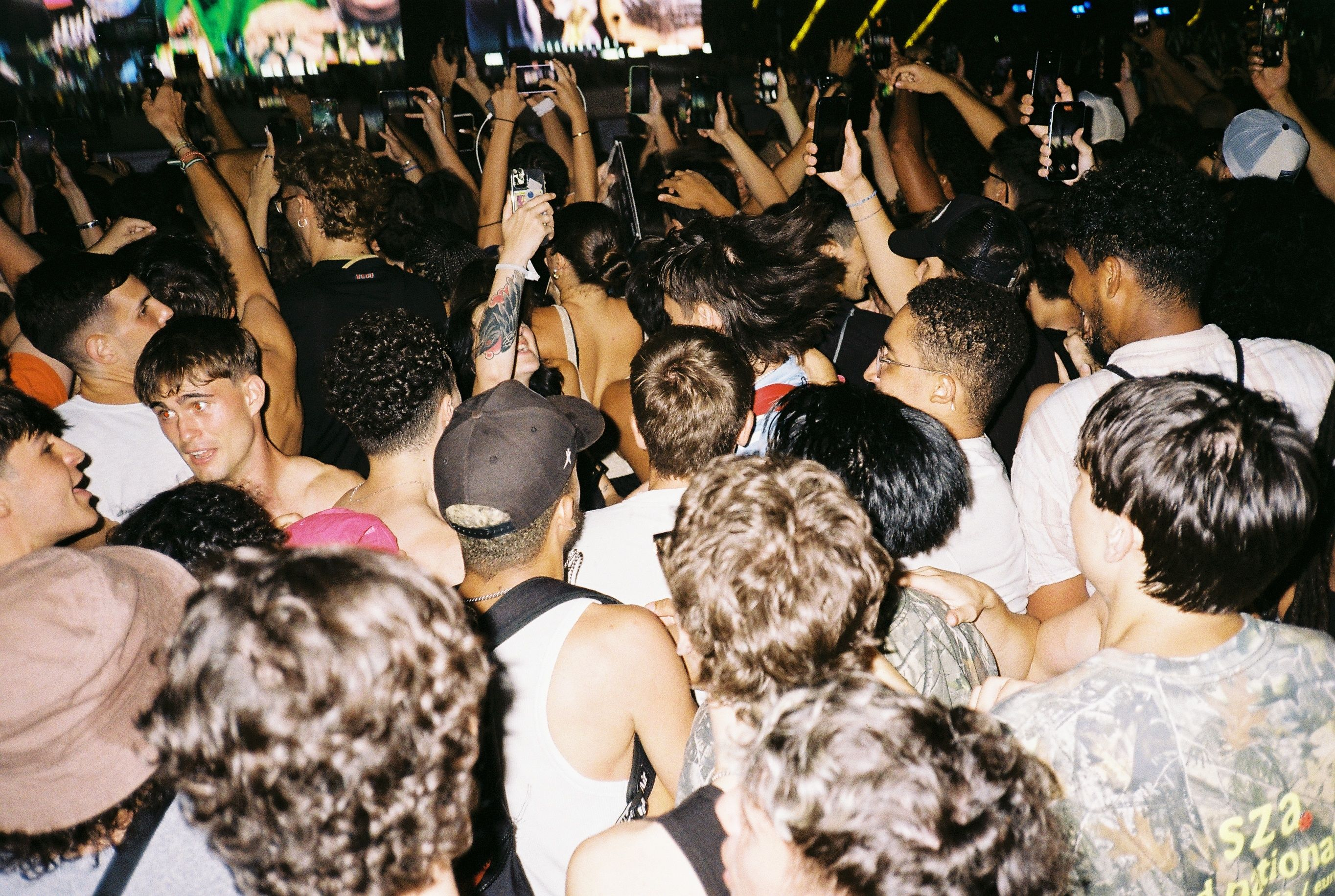 Ένα από τα mosh pits κατά τη διάρκεια της συναυλίας