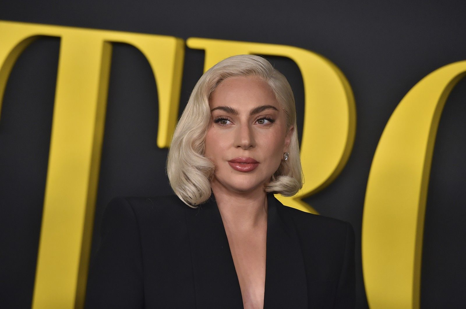 Ο Tim Burton υπογράφει το νέο βίντεο κλιπ της Lady Gaga για το 