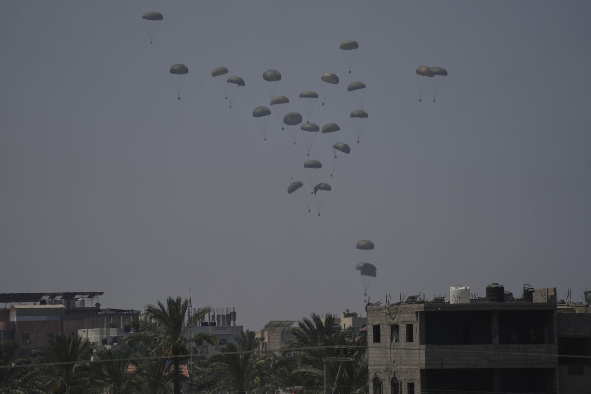 Από αέρος βοήθεια στη Γάζα