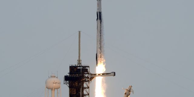 SpaceX: Εκτοξεύτηκε με επιτυχία το διαστημόπλοιο Dragon για τον ISS