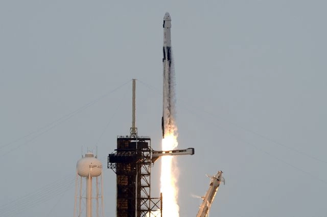 SpaceX: Εκτοξεύτηκε με επιτυχία το διαστημόπλοιο Dragon για τον ISS