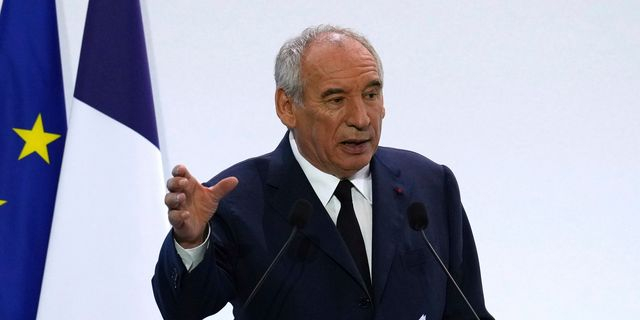 Γαλλία: Το 63% θέλει διάλυση της Βουλής και νέες εκλογές, σύμφωνα με δημοσκόπηση