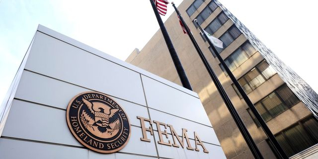 FEMA: Η υπουργός Εσωτερικής Ασφάλειας απέλυσε 23 υπαλλήλους