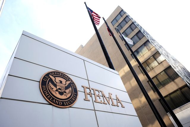 FEMA: Η υπουργός Εσωτερικής Ασφάλειας απέλυσε 23 υπαλλήλους