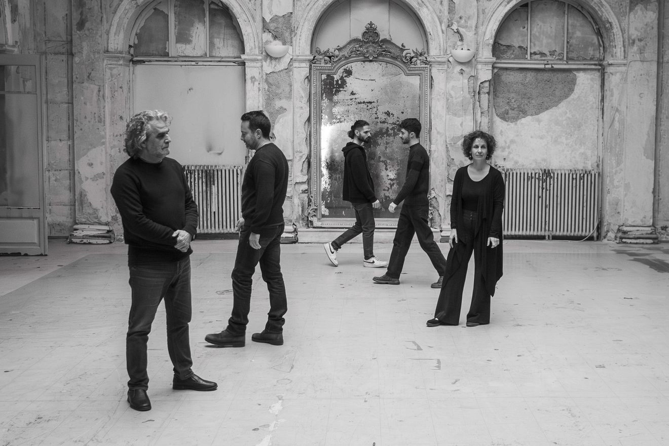 Νίκος Χατζηελευθερίου – Η Κοινωνική Σαπίλα “ξαναζεί” μέσα από τις κιθάρες του Guitarte