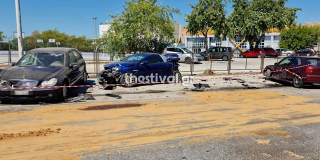 Φωτογραφία από τις ζημιές που προκάλεσε το ΙΧ