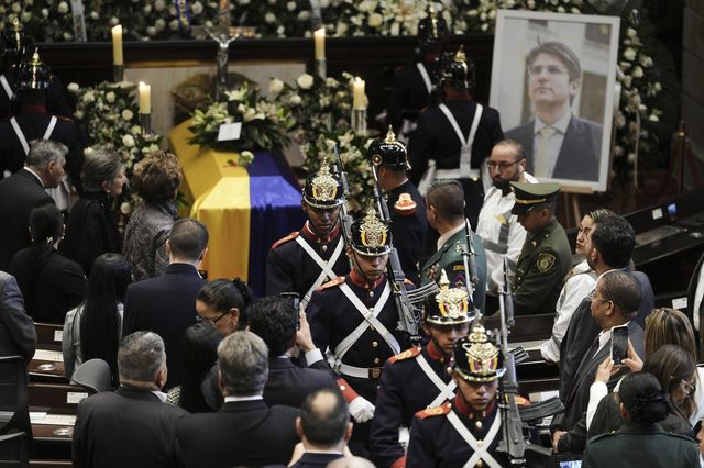 Ύστατος φόρος στον Μιγκέλ Ουρίμπε