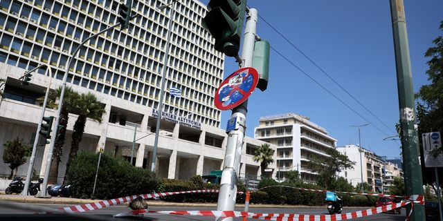 Λ. Αλεξάνδρας: Δυσχέρειες στην κυκλοφορία λόγω κινδύνου πτώσης φαναριού
