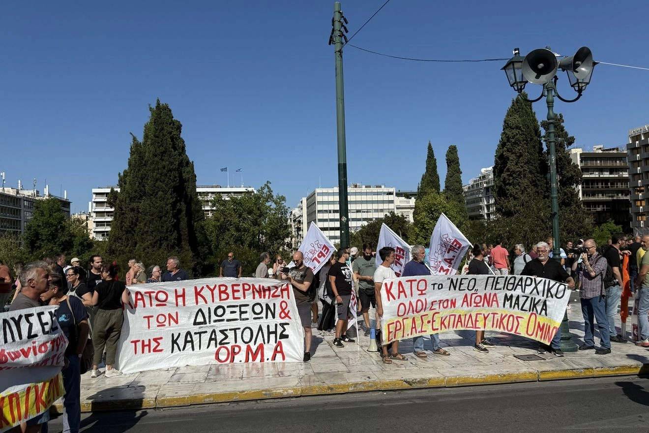 Σε απεργιακό κλοιό η χώρα – Ολοκληρώθηκαν οι συγκεντρώσεις στο Σύνταγμα
