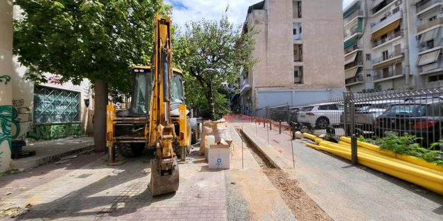 Εταιρεία εκτελούσε έργα φυσικού αερίου πέριξ της πλατείας Αγίου Θωμά χωρίς μέτρα ασφαλείας