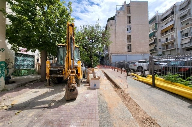 Εταιρεία εκτελούσε έργα φυσικού αερίου πέριξ της πλατείας Αγίου Θωμά χωρίς μέτρα ασφαλείας