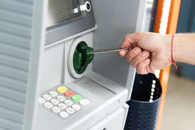 Τι αλλάζει από τις 11 Αυγούστου στη χρήση των ΑΤΜ