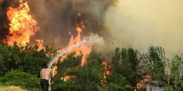 Δεύτερη ημέρα της πυρκαγιάς στην Αχαΐα
