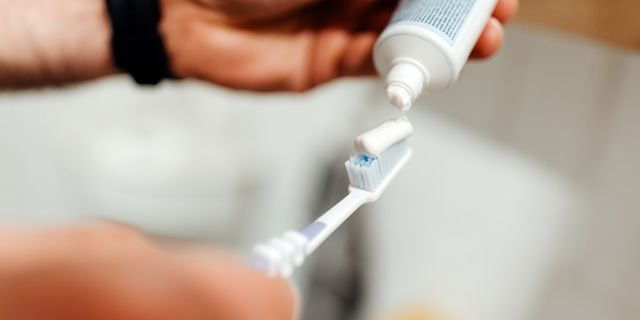 Έχουμε την απάντηση στο αιώνιο debate “το πρωί βουρτσίζουμε τα δόντια πριν φάμε ή μετά;”