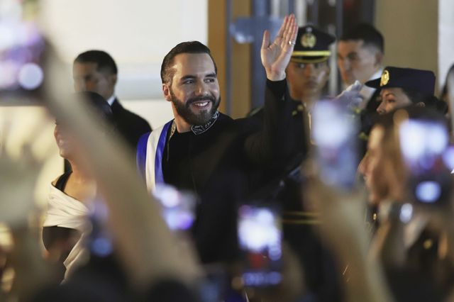 Ελ Σαλβαδόρ: Απεριόριστες θητείες για τον πρόεδρο- Τρίβει τα χέρια του ο Μπουκέλε