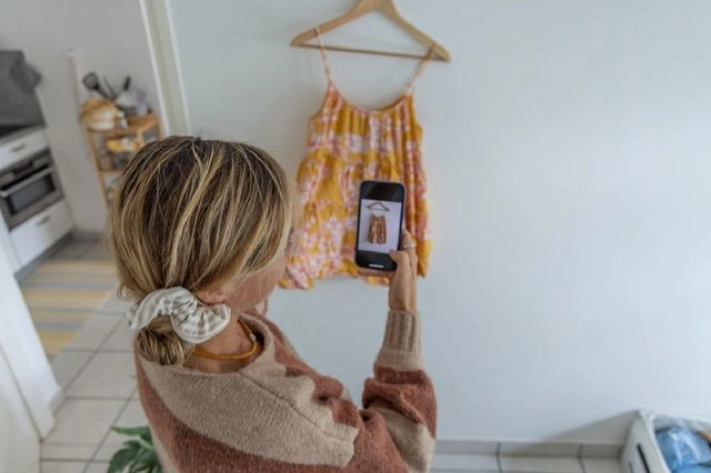 Από το Vinted σε πορνογραφικά sites: Καταγγελίες γυναικών που χρησιμοποιούν την εφαρμογή