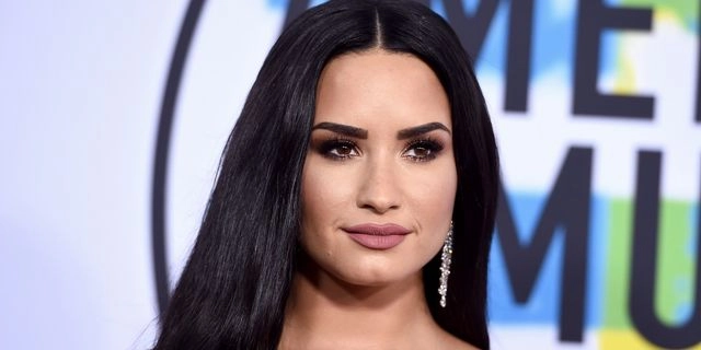 Demi Lovato: Η “αιώνια έφηβη” έγινε 33 και το γιόρτασε με ένα ξέφρενο πάρτι