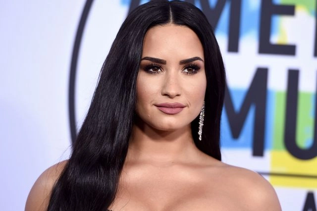 Demi Lovato: Η “αιώνια έφηβη” έγινε 33 και το γιόρτασε με ένα ξέφρενο πάρτι