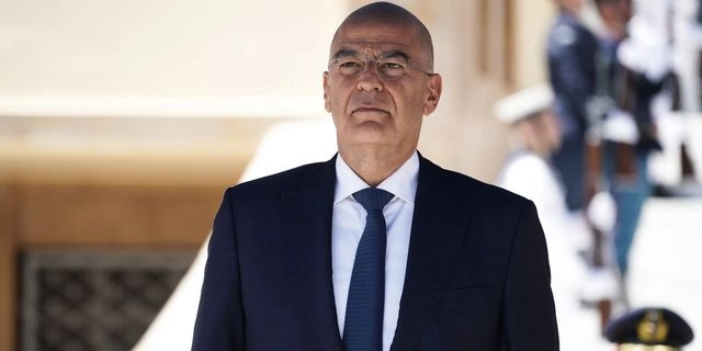 Ο Δένδιας παρομοιάζει τον Φιντάν με πρωτοετή διπλωμάτη