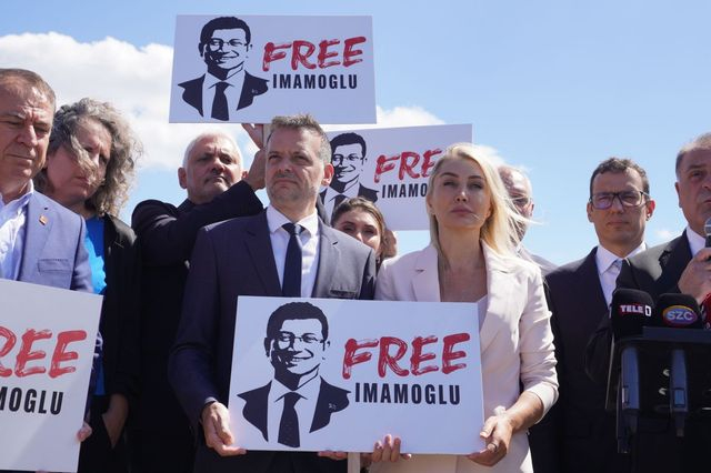 Τουρκικό “μπλόκο” σε Δούκα και Ευρωπαίους Δημάρχους που ήθελαν να δουν τον Ιμάμογλου
