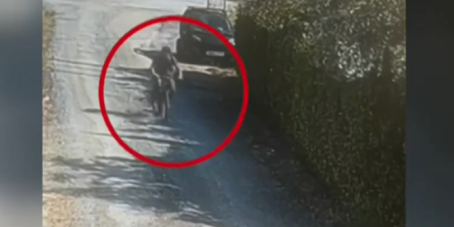 Βίντεο: Η στιγμή που ο 62χρονος φερόμενος εμπρηστής απομακρύνεται από το σημείο της φωτιάς στην Κάντζα