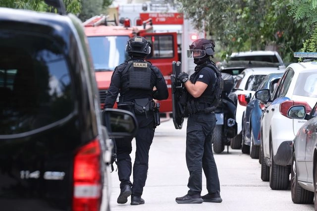 57χρονος ταμπουρώθηκε στο σπίτι του στον Χολαργό