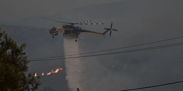 Φωτιά σε τέσσερα μέτωπα στα Γρεβενά – Κεραυνοί και ισχυροί άνεμοι στην περιοχή