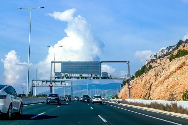 Οδηγός πήγαινε για 25 χιλιόμετρα ανάποδα στην Εθνική Οδό – Σταμάτησε όταν τράκαρε με νταλίκα