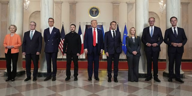 Ευρωπαίοι ηγέτες φωτογραφίζονται στον Λευκό Οίκο με τον Ντόναλντ Τραμπ
