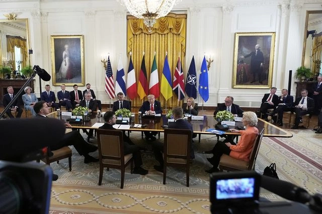 Η αλήθεια για τη φωτογραφία των Ευρωπαίων ηγετών που έγινε viral