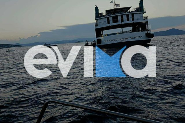 Το φέρι μποτ που προσάραξε σε ξέρα στον Ευοϊκό Κόλπο