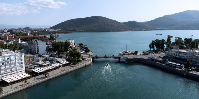 Κυκλοφοριακό χάος στη Χαλκίδα – “Κόλλησε” η παλιά γέφυρα του Ευρίπου