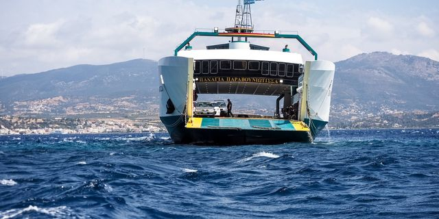 Προσάραξη φέρι μποτ σε ξέρα