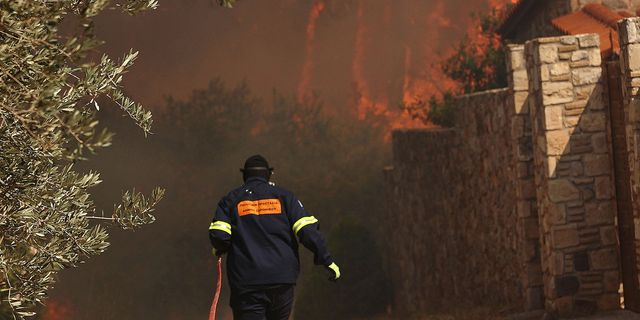 Φωτιά στην Κερατέα: Πώς θα κινηθούν οι άνεμοι τις επόμενες ώρες