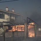 Ανατολική Αττική: Η κατεύθυνση της φωτιάς και οι εκκενώσεις οικισμών