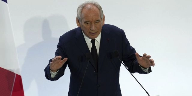 Εκβιάζει ο Μπαϊρού: Η Γαλλία ανάμεσα στην κυβέρνησή μου και το “χάος”