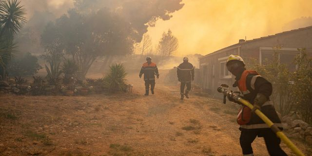 Πύρινη κόλαση στη Γαλλία: Η φωτιά κατέκαψε έκταση μεγέθους ίση με το Παρίσι