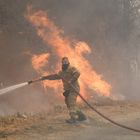 Οι φωτιές στην Ελλάδα έφτασαν στα διεθνή ΜΜΕ – Εικόνες καταστροφής
