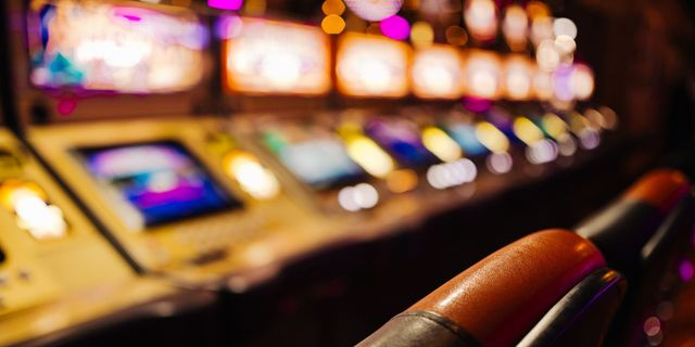 ΥΠΕΘΟ: Εκστρατεία κατά του παράνομου τζόγου – Τα “αντίδοτα” για εθισμό, απώλειες εσόδων
