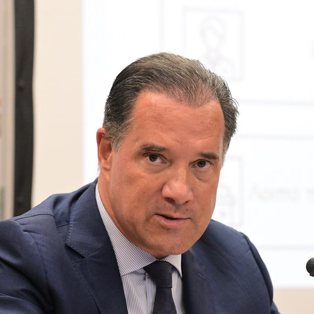 “Πολύ βαριά διαδικασία η πλασμαφαίρεση, γίνεται μόνο σε νοσοκομειακό περιβάλλον”