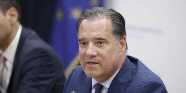 Ο Γεωργιάδης αμφισβητεί εμμέσως την πτώση ασανσέρ στο “Γεννηματάς”