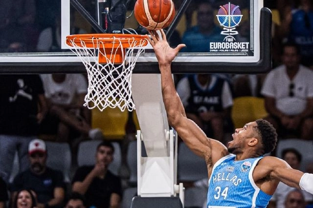 EuroBasket 2025: Ο Σλούκας “σέρβιρε” και ο Γιάννης κάρφωσε εντυπωσιακά απέναντι στη Γεωργία
