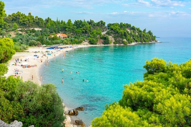 Παραλία στη Σιθωνία Χαλκιδικής