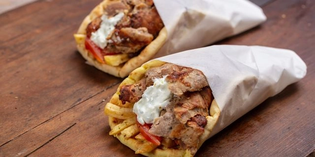 Ξεπέρασε τα 6 ευρώ το σουβλάκι στην Κρήτη