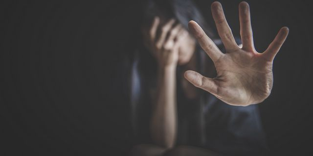Προθεσμία για να απολογηθεί πήρε το ζευγάρι που κακοποιούσε σεξουαλικά την 10χρονη κόρη της γυναίκας