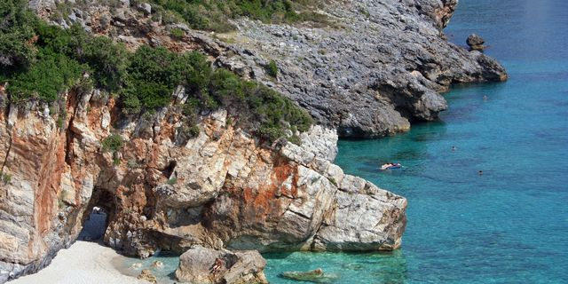 Πήλιο: Άγριος καβγάς σε παραλία με αφορμή τον γυμνισμό