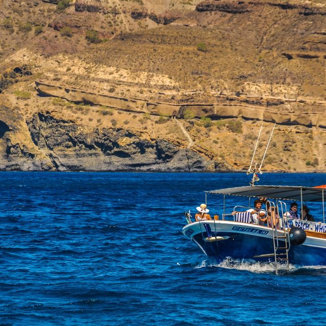 ΑΑΔΕ: Επιχείρηση “Κρουαζιέρα θα σε πάω” στα ημερόπλοια της Σαντορίνης