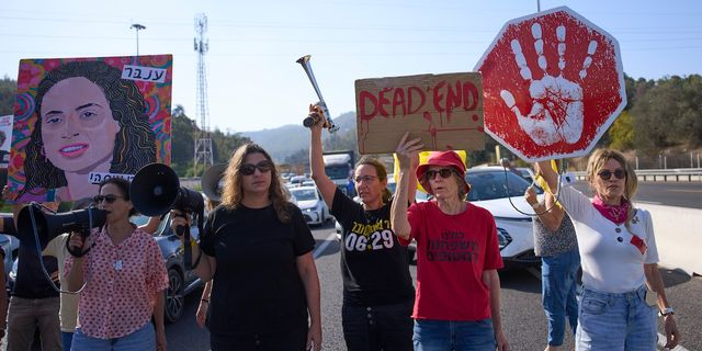 Ισραήλ: Συγγενείς διαδηλώνουν έξω από τα σπίτια υπουργών για την απελευθέρωση των ομήρων