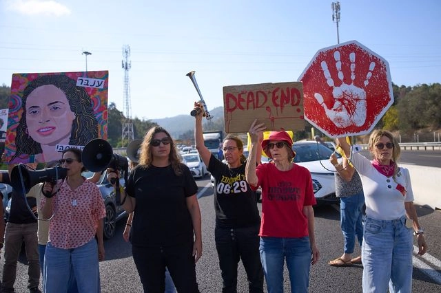 Ισραήλ: Συγγενείς διαδηλώνουν έξω από τα σπίτια υπουργών για την απελευθέρωση των ομήρων